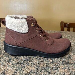 Bzees brand new cozy brown boots, ladies size 12M…washable!